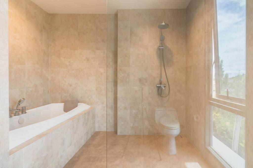 Marbella Beachfront Pattaya 3Br Bang Lamung Exterior foto